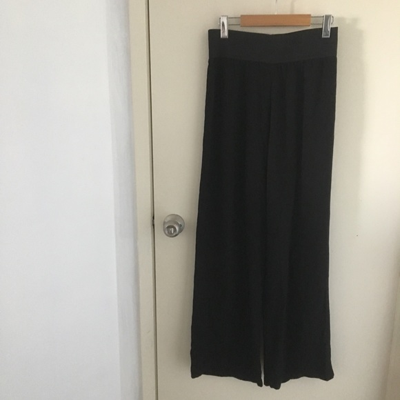 ✨NWOT✨Black large pants with elastic waist - Picture 2 of 3